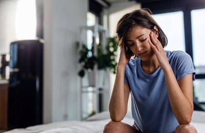 Dor de cabeça pode ser problema de visão? Saiba como identificar os sinais