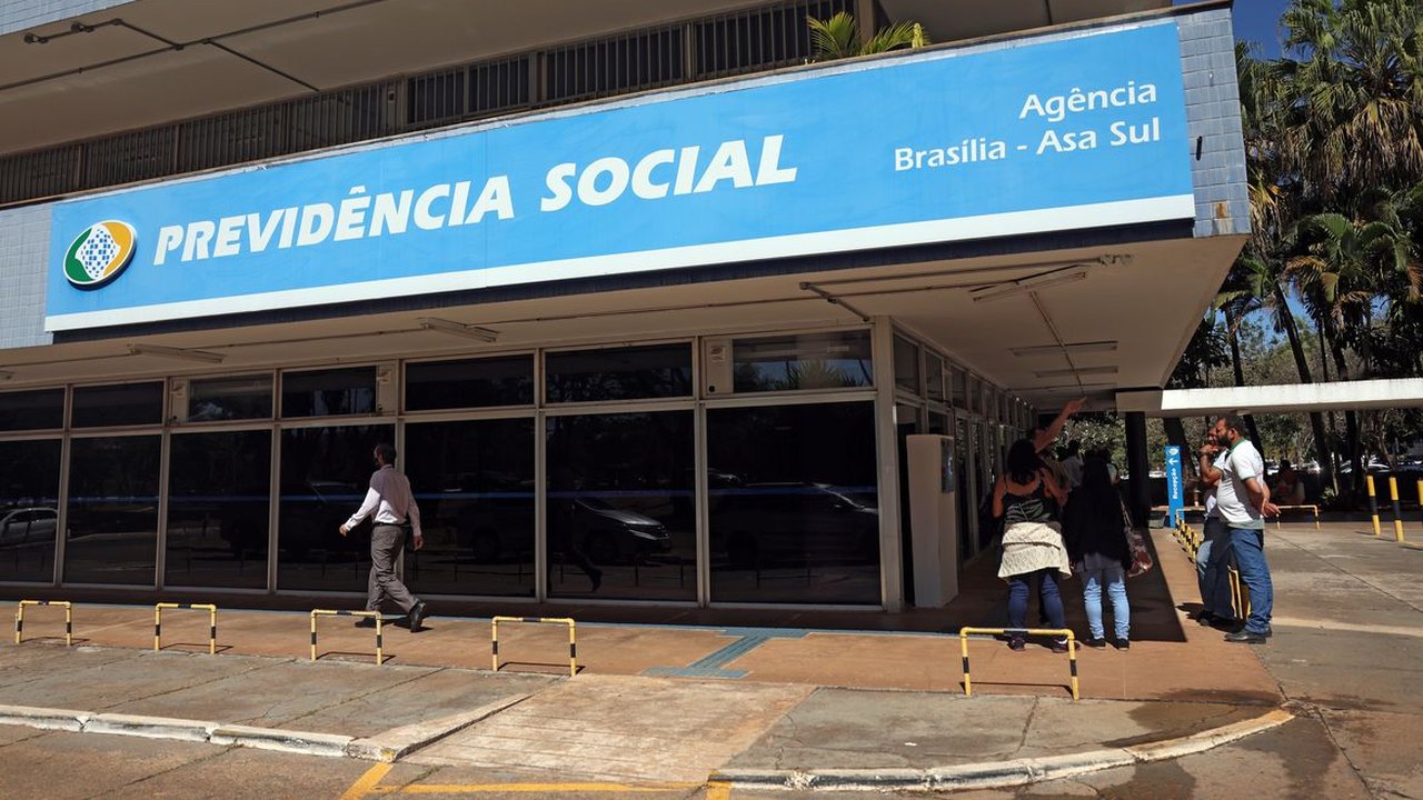 INSS diz que pode interromper processamento da folha de pagamento de benefícios por falta de recursos