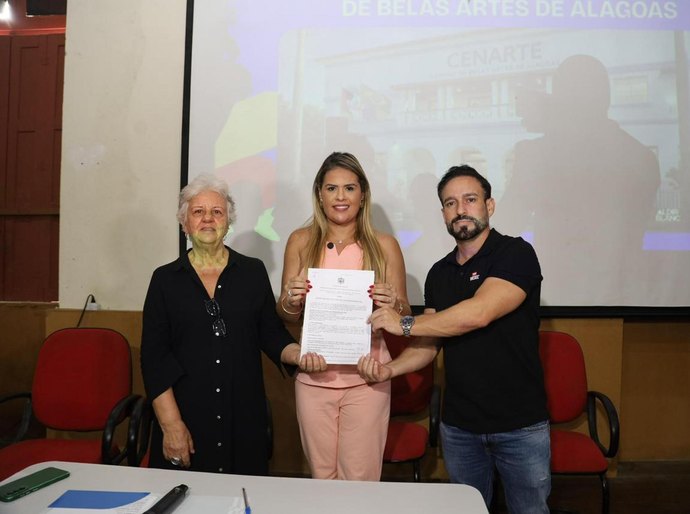 Secult assina ordem de serviço para reforma do Cenarte e garante retorno das aulas à sede histórica