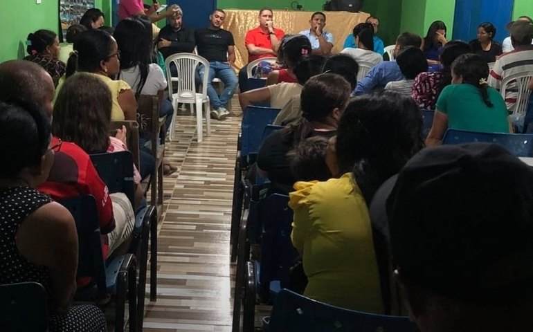 Crise hídrica em Palmeira faz moradores confrontarem prefeito pela falta de água; Vídeo