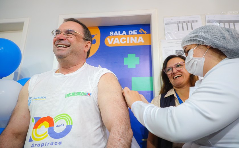 Prefeito Luciano acompanha início da campanha de vacinação contra a Gripe Influenza em Arapiraca
