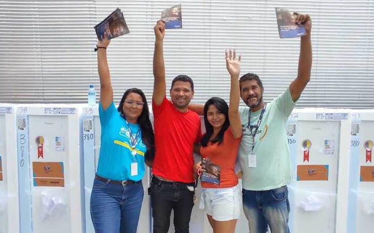 E + Geladeira Nova: Moradores da comunidade do Pau D’arco comemoram a troca de geladeiras antigas por equipamentos novos