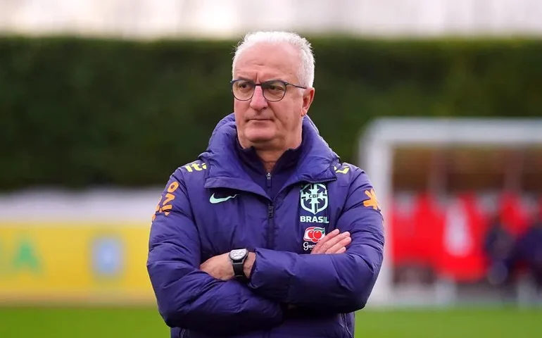 Dorival Júnior observa reservas e deixa aberta a possibilidade de mexer no ataque da seleção