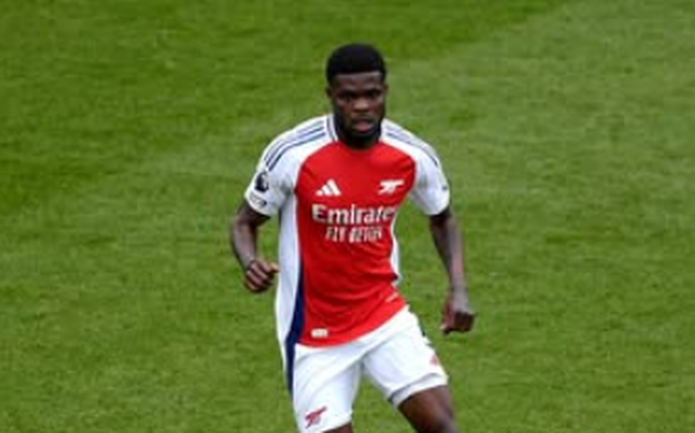 Thomas Partey, ex-jogador do Arsenal, é indiciado por estupro e assédio sexual no Reino Unido