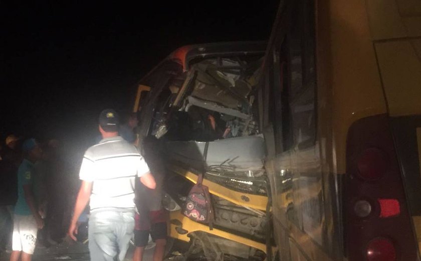 Tragédia: acidente entre ônibus escolares deixa seis vítimas fatais e mais de 40 feridos