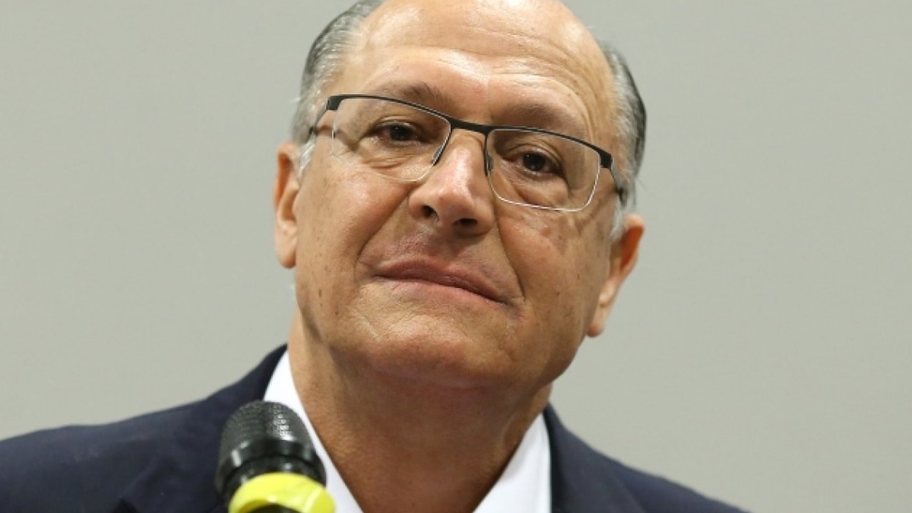 Bolsonaro é ‘incivilizatório’, o Brasil andou para trás, diz Alckmin