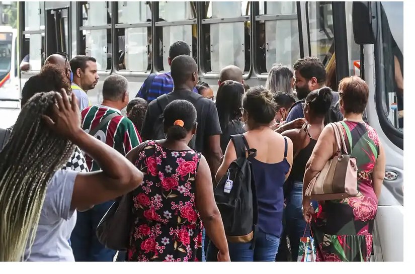 Taxa de desemprego fica em 6,6% no trimestre encerrado em abril