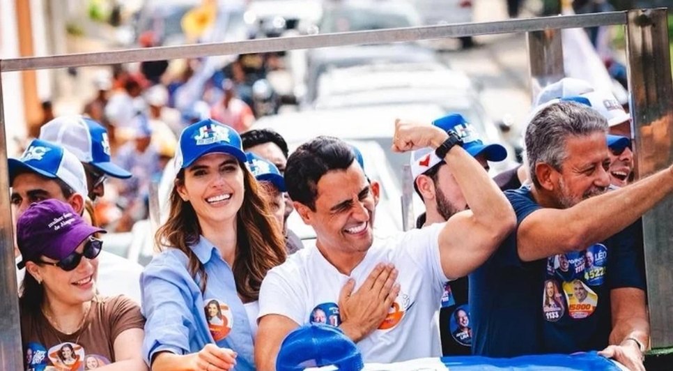 Nos votos válidos, JHC tem 50,8% e Renan Filho 47,8%, aponta AtlasIntel; cenário indica vitória em primeiro turno. - Foto: Assessoria