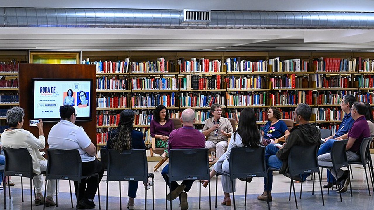 Escrita afetuosa feminina é tema da 1ª roda de conversa do Senado em 2026
