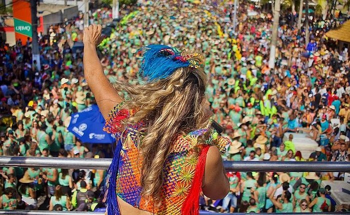 Em 2025, o desfile acontecerá no dia 15 de fevereiro, na orla de Pajuçara