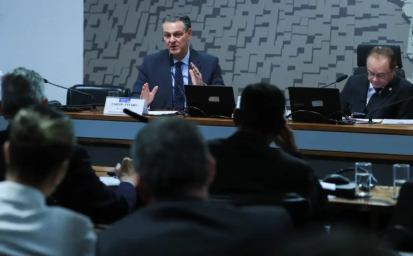 Ministro da Agricultura anuncia que foco de gripe aviária está contido