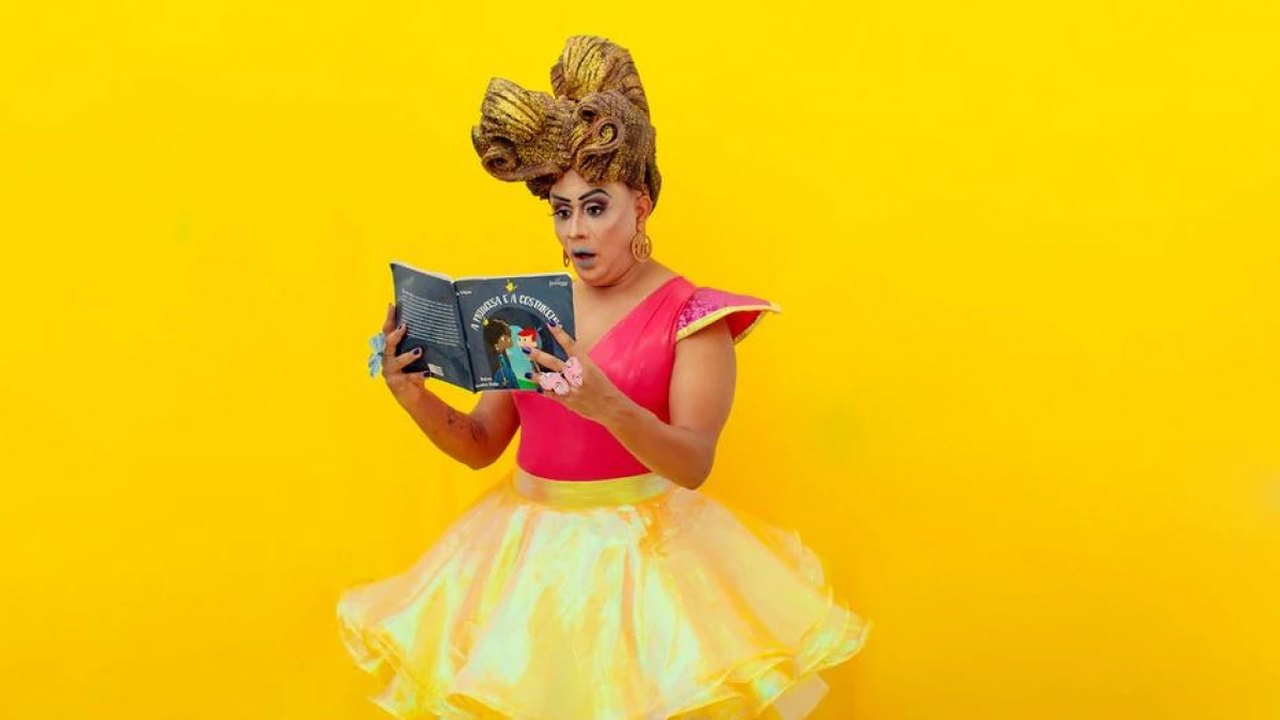 ‘Mamãe, Tem Uma Drag Queen Contando Histórias’ volta a São Paulo