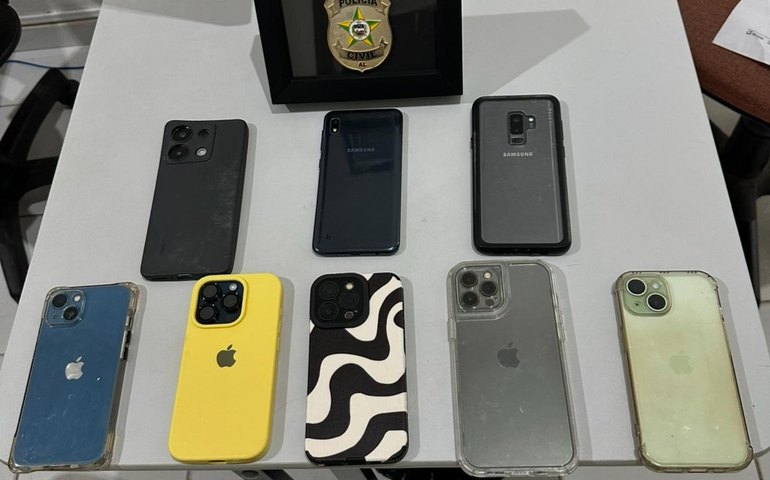 Polícia Civil de Alagoas devolve a turistas celulares furtados em evento