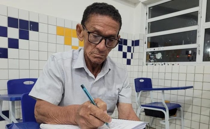 Exame ajuda a retomar a escolaridade de jovens e adultos