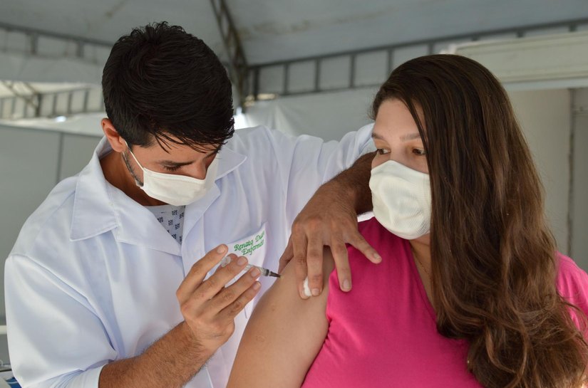 AL é o primeiro Estado do NE a vacinar 30% da população com as duas doses do imunizante