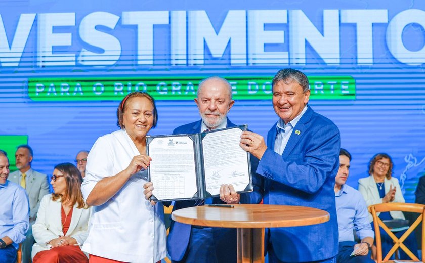 Lula elogia ministros e descarta mudanças na equipe