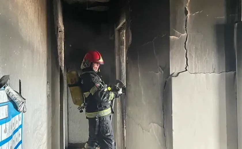 Incêndio atinge apartamento no Poço, em Maceió