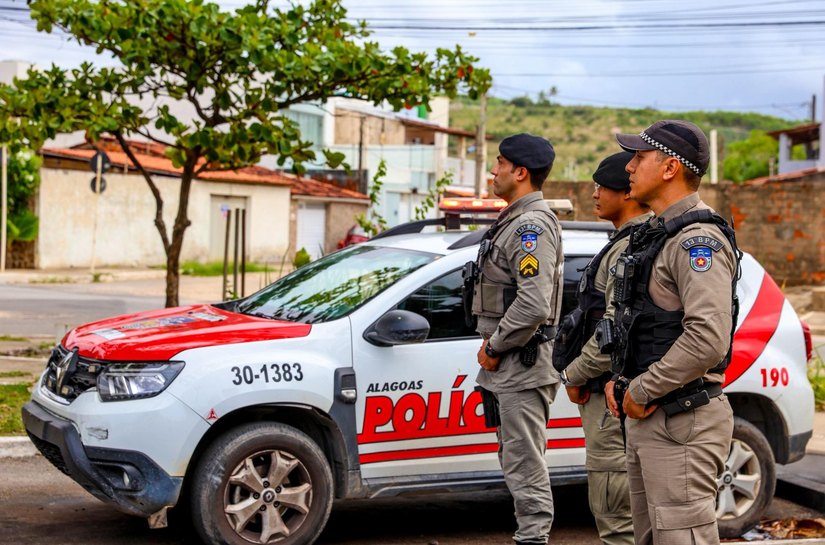 Acusado de feminicídio é preso em flagrante pela PM momentos após o crime em Maceió