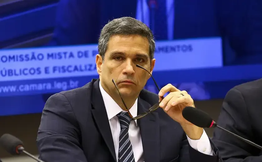 Campos Neto diz que inflação tem mostrado 'alguma melhora', mas com componentes de incerteza