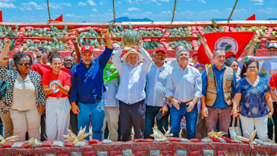Lula entrega mais de 12 mil lotes de terras da reforma agrária