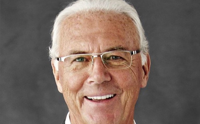 Bayern homenageia Beckenbauer em cerimônia na Allianz Arena: 'Grande alemão'