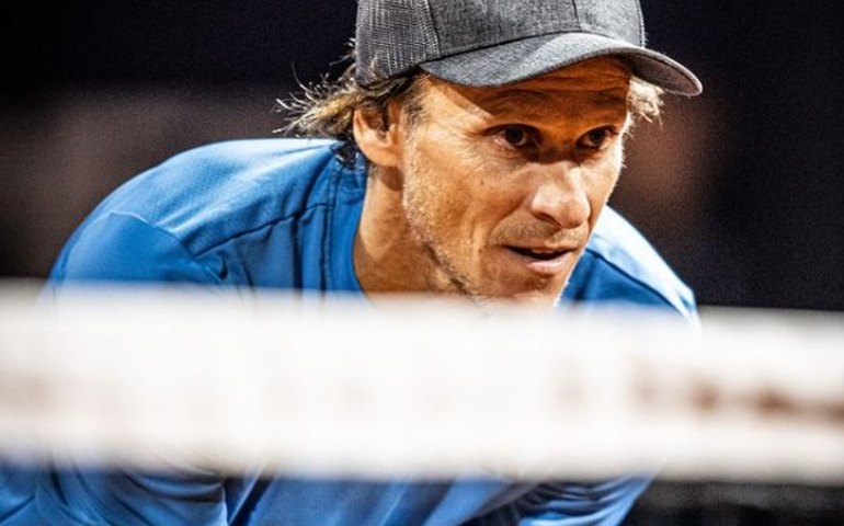 Ex-jogador da seleção do Uruguai, Diego Forlán estreia com derrota no tênis profissional