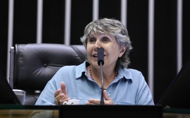 Deputada destaca importância de abordagem multidisciplinar no combate ao HIV/Aids