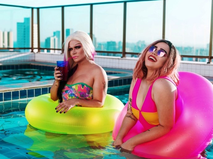 A arte drag queen de Tatianna pela primeira vez em Maceió no dia 28