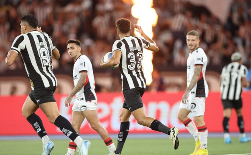 Botafogo tropeça em casa, empata com o Vitória e vê o Palmeiras assumir a ponta do Brasileirão