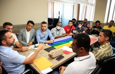 Paulo Dantas promete lutar contra violência ao público LGBTQIA+ em Alagoas