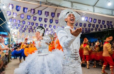 Tradição junina movimenta Planalto e Nova Esperança em mais uma noite de festa
