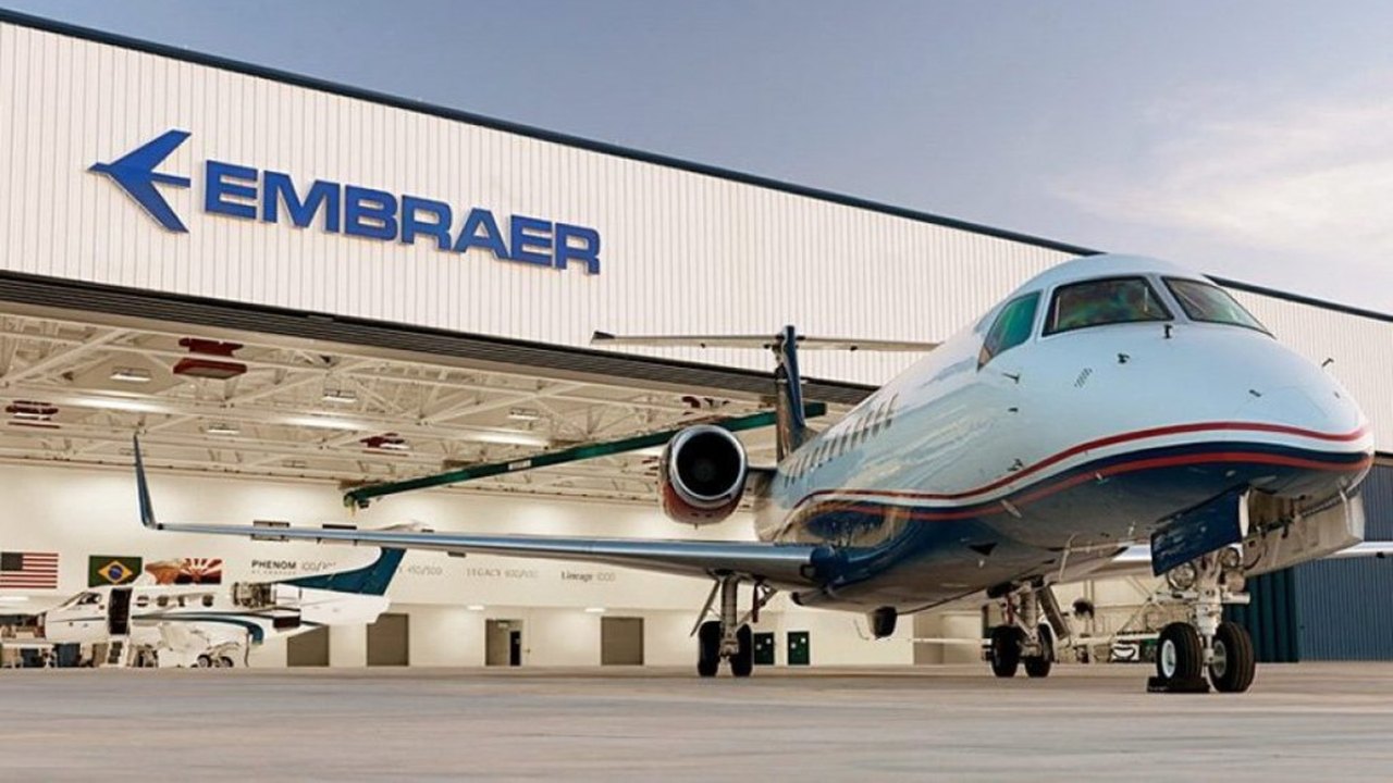 Embraer reverte prejuízo e aponta lucro líquido ajustado de R$ 372,2 mi no 4º trimestre