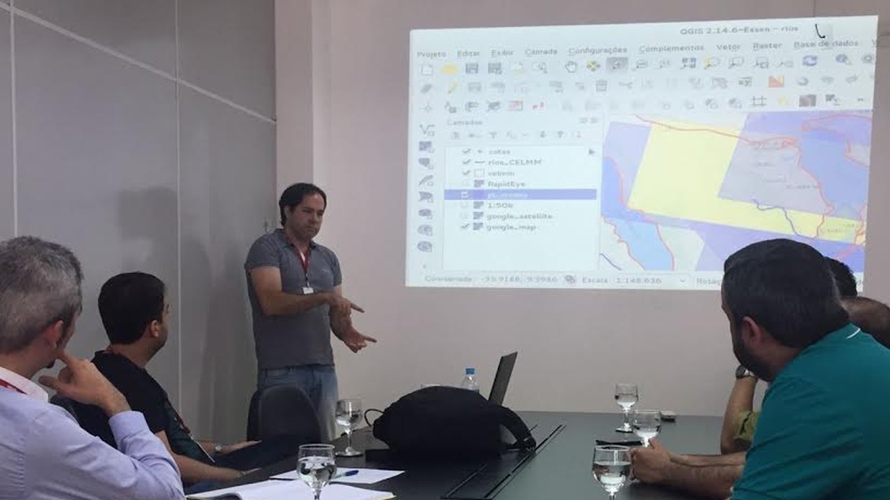 Seplag recebe representantes do Ibama para trocar experiências