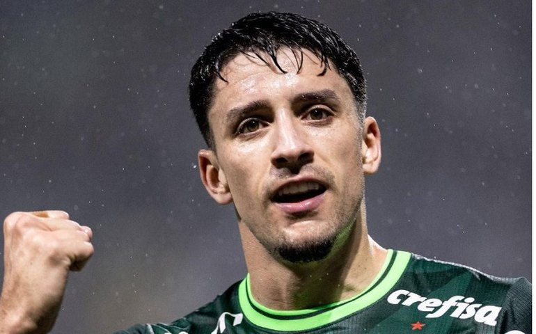 Piquerez reconhece momento ruim, mas destaca força mental do Palmeiras antes de clássico