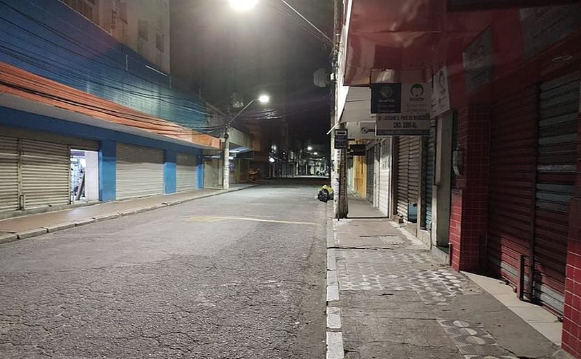 Morador de rua é morto com tiros na cabeça e 13 facadas em Maceió