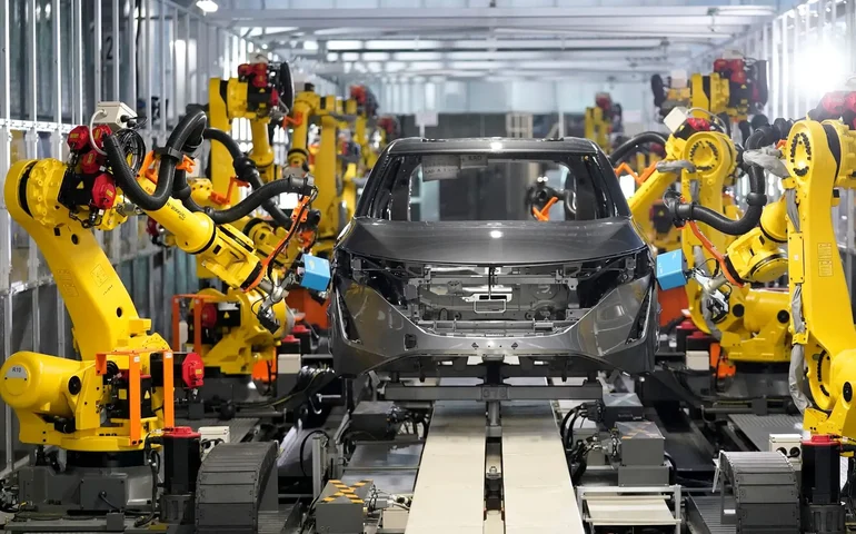 Indústria opera 15,3% abaixo do nível recorde, alcançado em maio de 2011, afirma IBGE