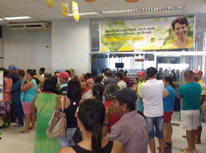 Servidores públicos de São Miguel dos Campos recebem seus pagamentos