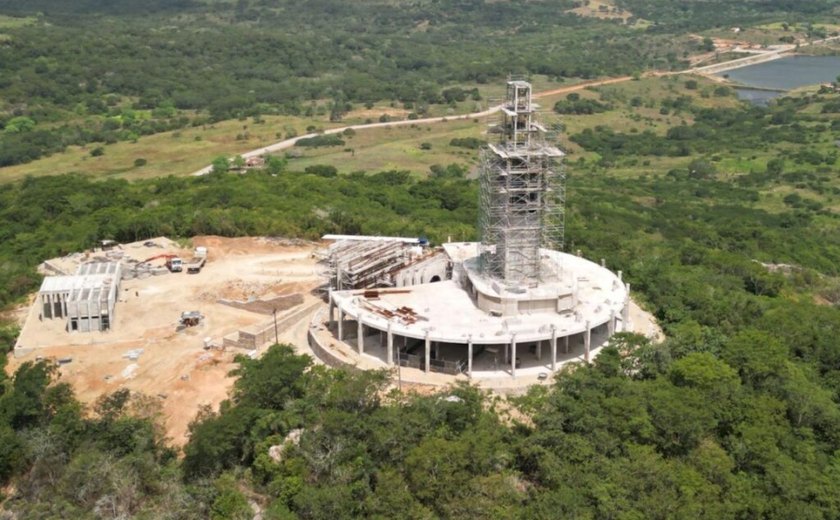 Vereador protocola ofício e cobra explicações sobre obra do Monumento de Senhora Santana e gestão do Hospital Regional