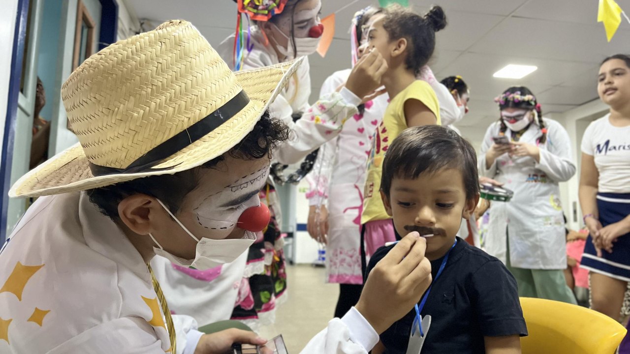 Crianças internadas na Pediatria do HGE ganham festa junina recheada de muita afetividade