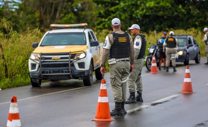 Policiais do Batalhão de Polícia Rodoviária realizaram fiscalização nas rodovias estaduais durante a Operação Tiradentes 2026