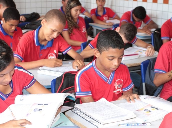 Governo anuncia recuperação de 2 escolas e fortalece educação da região Norte
