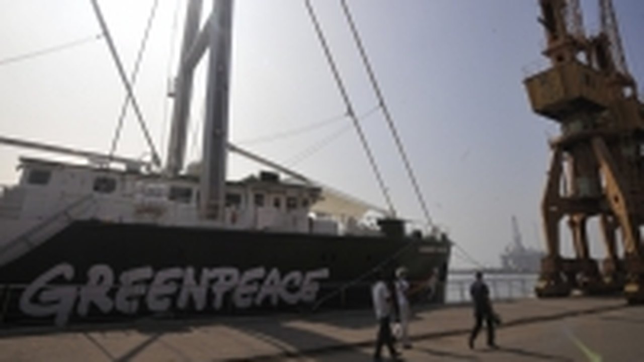 Ativista brasileira do Greenpeace é libertada pela Justiça russa