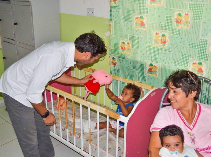 Prefeito Rodrigo Valença visita a creche Criança Crescer em São José da Laje