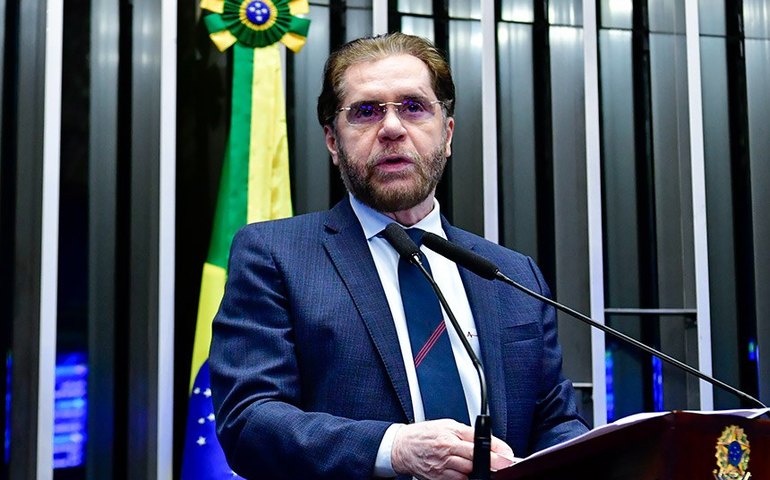 Plínio Valério questiona se vale a pena preservar integralmente a Amazônia