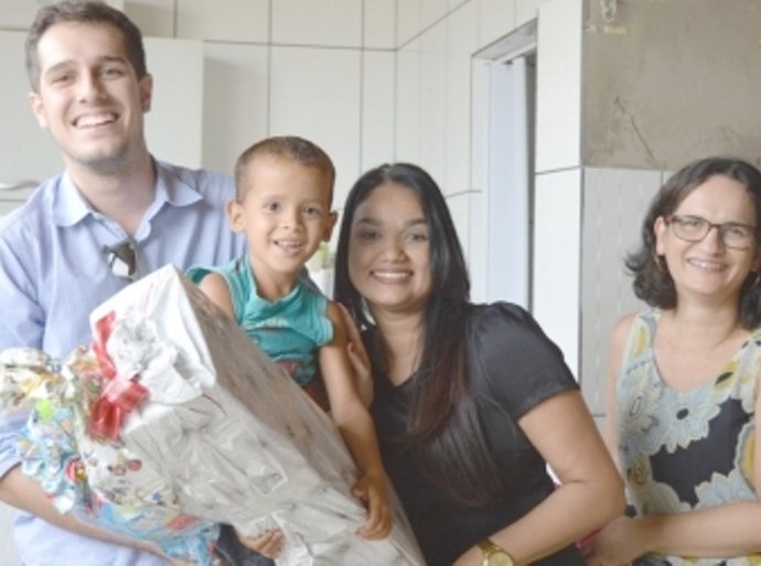 JFAL distribui presentes do Natal Solidário para crianças carentes
