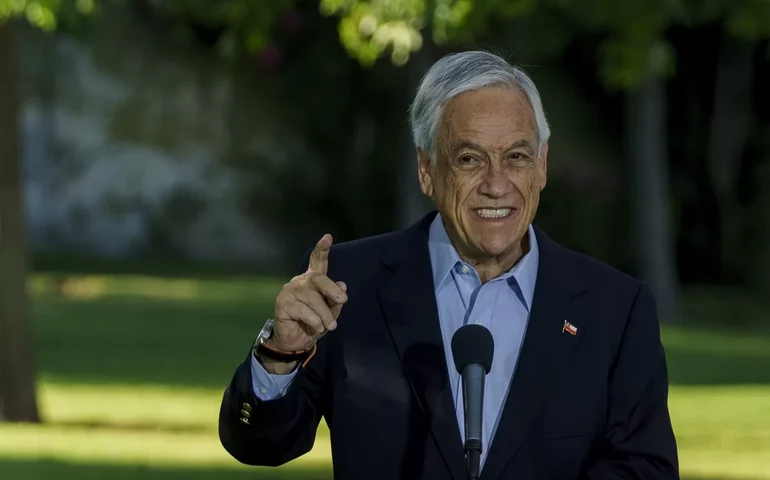 Familiares, políticos da esquerda à direita, e apoiadores dão último adeus ao ex-presidente Sebastián Piñera no Chile