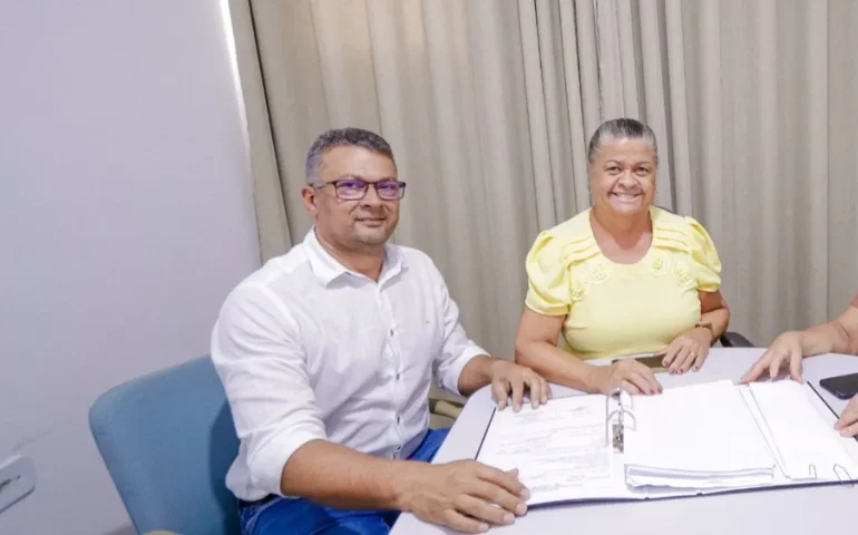 Prefeitura admite rombo previdenciário e Luisa Julia sanciona lei que parcela dívida com o PalmeiraPrev em 25 anos