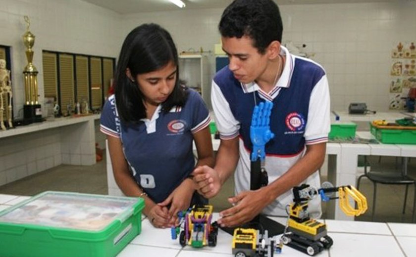Estudantes alagoanos apresentam projeto de mão biônica em Pernambuco e Minas