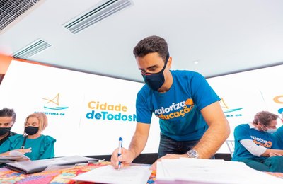 Valoriza Educação: Prefeito JHC anuncia investimentos para servidores municipais