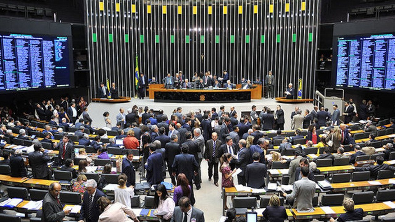 Oposição quer impedir PT de assumir comando de novas CPIs na Câmara